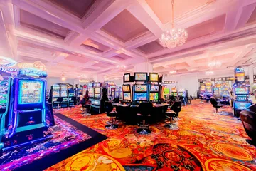 উজ্জ্বল লগইন প্রম্পটে আলোকিত একটি ল্যাপটপ—যা GOOD11111–এর সুরক্ষিত প্রবেশব্যবস্থাকে নির্দেশ করে।